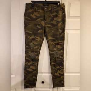 Judy Blue Camo Distressed Skinny Fit Size 11